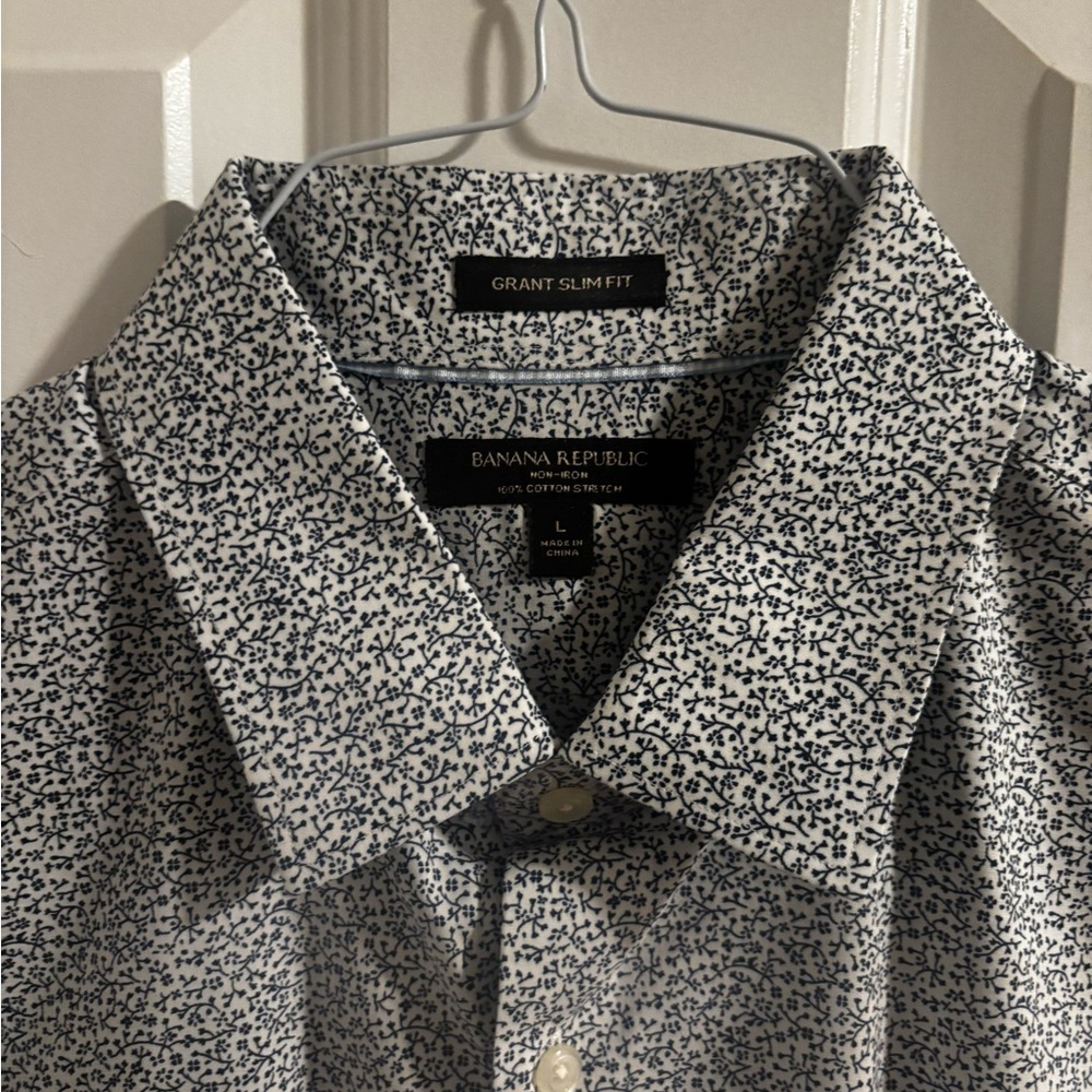 Banana Republic Men's Blue and White Shirt